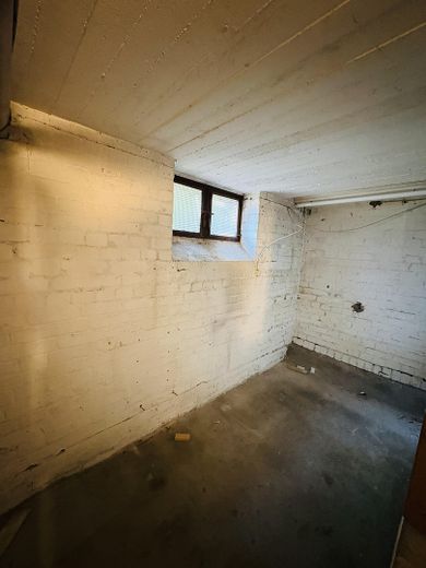 Wohnen wie im eigenen Haus – renovierte 3 -Zimmer Wohnung mit großer Terrasse & Garten – Geräumiger Keller