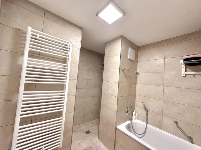 Bad mit Dusch Badewanne und WC