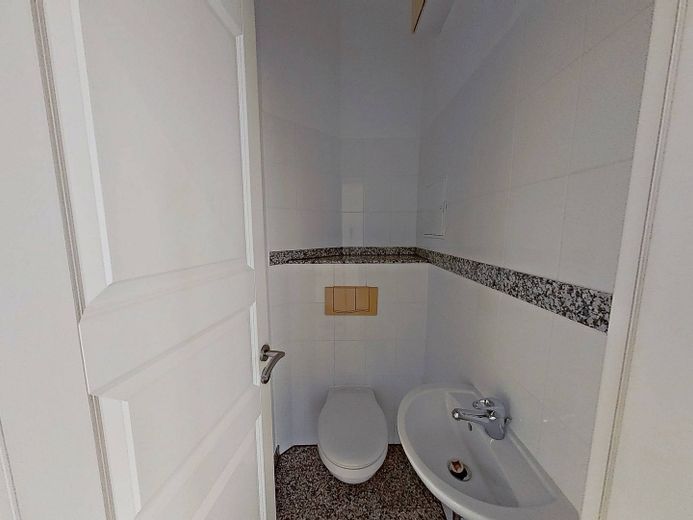 Historischer Charme trifft Wohnkomfort – 4-Zimmer-Altbauwohnung mit Balkon – Gäste-WC