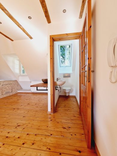 Fundstück: Schönes, sehr individuelles Reihenmittelhaus für Pärchen – DG 1