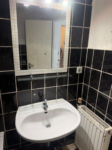 Przestronne 3-pokojowe mieszkanie z klimatyzacją do samodzielnego wyremontowania w Wuppertal-Barmen do wynajęcia – Foto 5