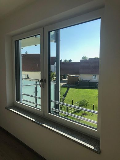 شقة راقية من غرفتين مع شرفة مشمسة باتجاه الجنوب الغربي – سكن موفر للطاقة في بوخلوه – Schlafzimmer Blick