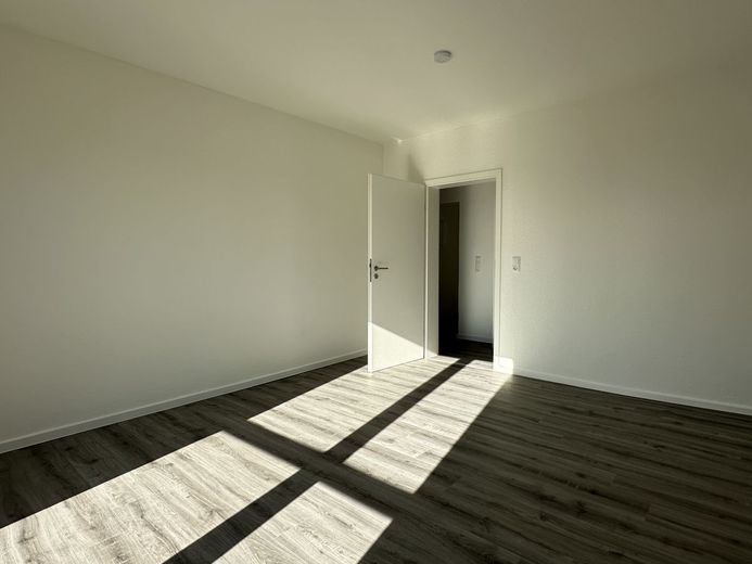 Frisch sanierte 3-Raumwohnung mit Balkon inklusive Einbauküche!!! – Wohnen II