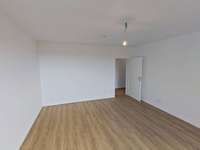 Große 4-Zi.-Whg. mit BALKON und Wannenbad in Lübeck-Buntekuh – Ansicht II: Wohn- und Esszimm…