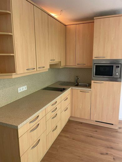 Charmant appartement meublé d’une pièce avec balcon – Photo 3