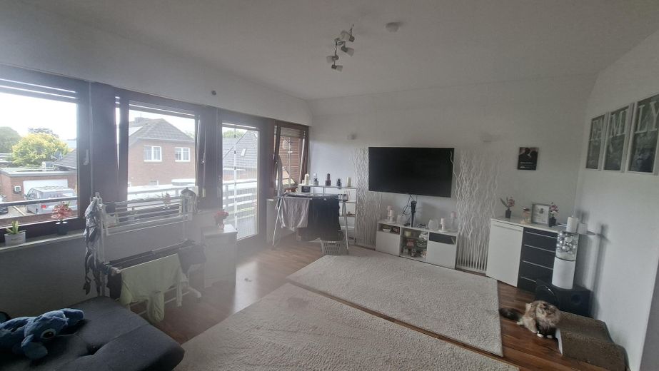 Two-family house – quiet and central with a garden paradise – OG Wohnzimmer