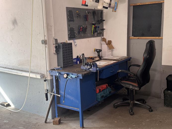 Top Sichtbarkeit: Gewerbe (2.021 m²) mit Wohnpotenzial für Handel, Büro, Praxis & Werkstatt – Werkstatt/Aufbereitung