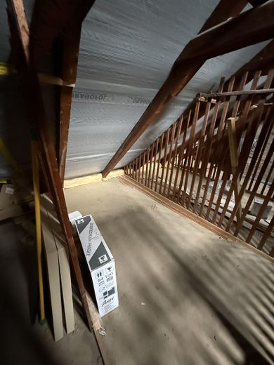 Wynajęte mieszkanie 2-pokojowe w bardzo dobrej lokalizacji – Dachboden-Abteil