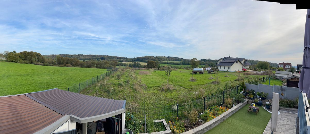 KfW40 Einfamilienhaus, 9Kw-PV-Anlage, Wärmepumpe LWZ 304 Sol – Ausblick Balkon Bad-Wellnes SO