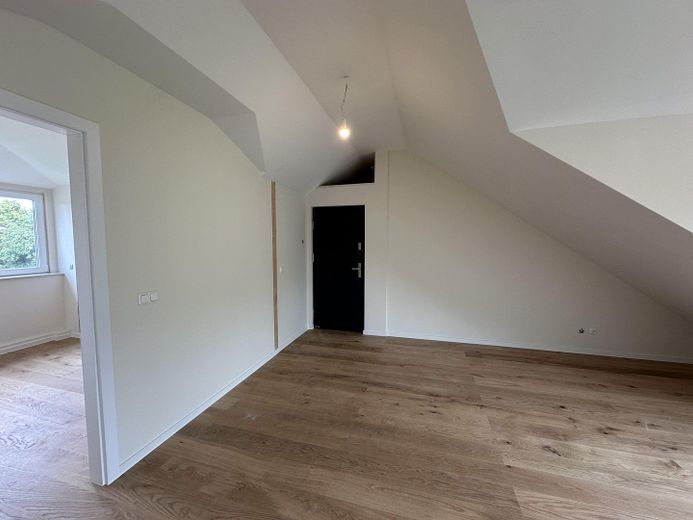 Provisionsfreie Neubau-Dachgeschosswohnung–Erstbezug, hochwert. Ausstattung, 5 Min. Bhf Köpenick – Wohnzimmer-Eingangsberei