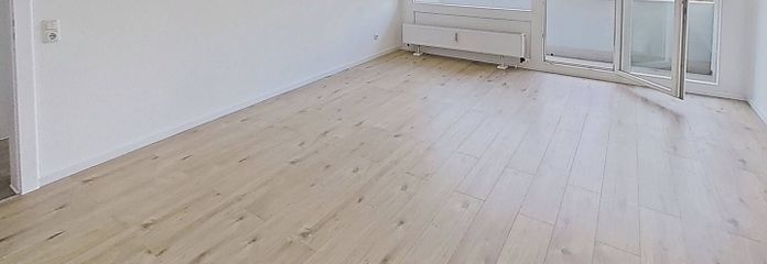Hell und geräumig: 3-Zimmer-Wohnung. mit Balkon und Wannenbad in fußläufiger Nähe zur Innenstadt – Ansicht I: Wohn- und Esszimmer