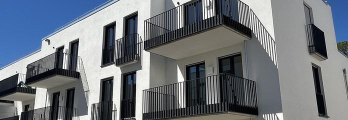 Erstbezug Lichtdurchflutete 3-Zimmer-Wohnung mit Balkon – Hausansicht