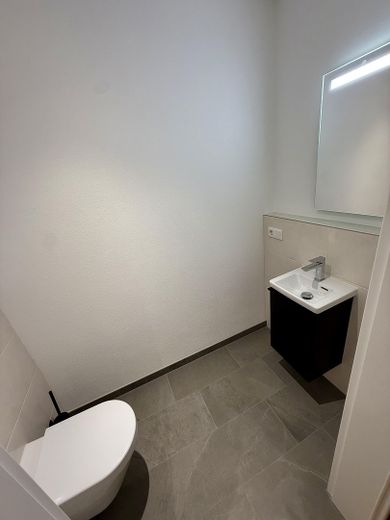 Ruhige, aufzugsgerechte 3-Zi Wohnung m. Balkon - KFW 40 NH – Gäste-WC