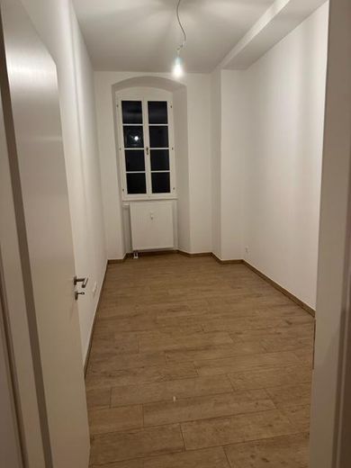 Helle Altbau-Stadtvilla 3-Zimmer-Erdgeschosswohnung inkl. moderner Einbauküche, Stadtzentrum – Zimmer 2