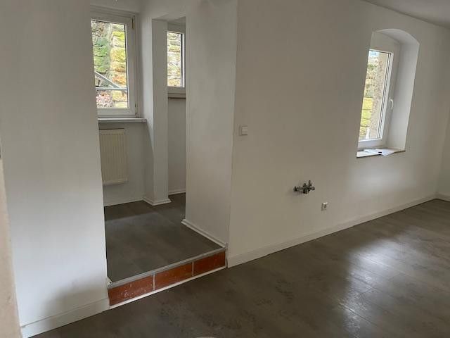 Grande maison individuelle rénovée avec extension atelier à Tharandt près de Dresde – Küche m. Speisekammer EG