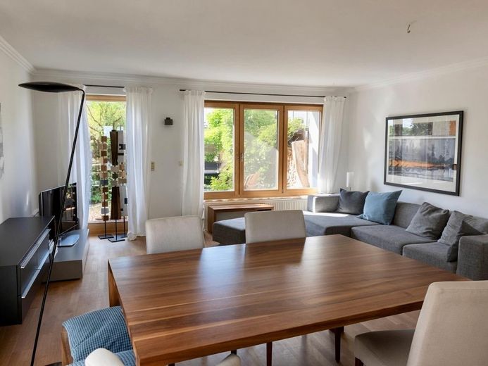 Sonniges Reihenendhaus mit Atelier - ruhige, familienfreundliche Lage, Garten & Blick über Skyline – Wohn- Essbereich 