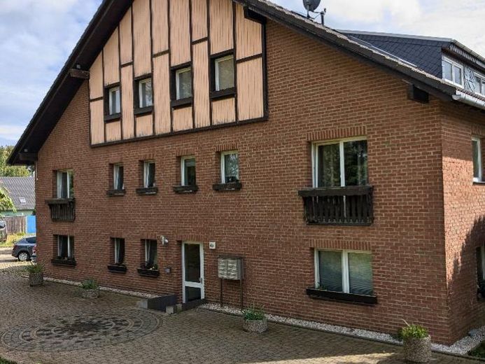 Traumhafte Dachgeschosswohnung mit Einbauküche - 4-Raum-Wohnung mit großem Grundstück – Foto 1