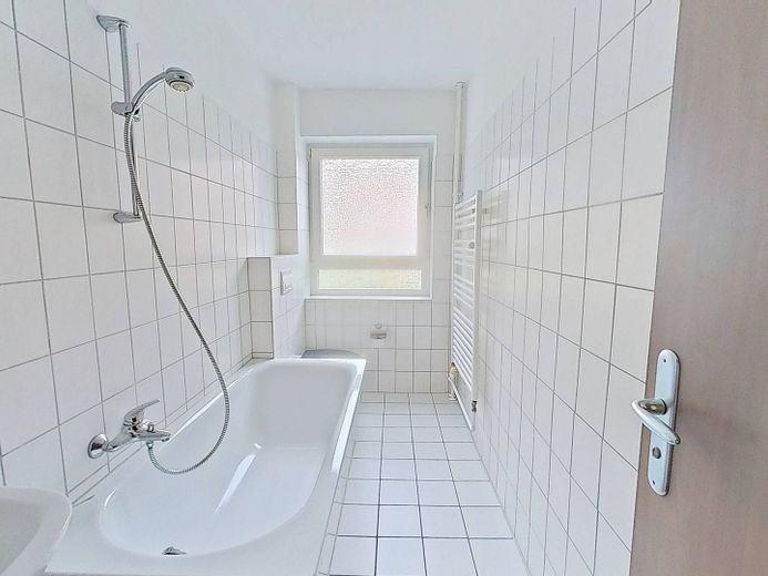 Ihr neues Wohlfühlzuhause in Rendsburg: Geräumige 3-Zimmer-Wohnung mit EBK und BALKON – Ansicht I: Bad