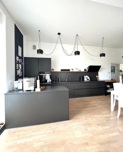 Moderne 3-Zi-Wohnung mit 2 Balkonen, hohen Decken uvm. – Küche