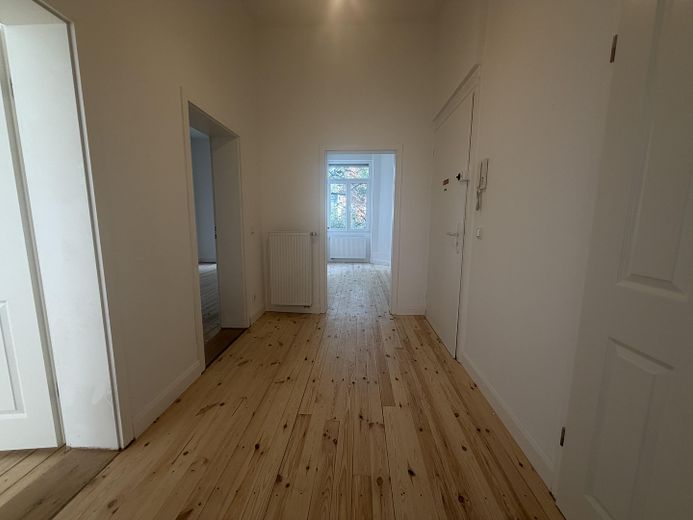 *First occupancy* Completely renovated 3-room period apartment on Bergerstraße with fitted kitchen and balcony – Flurbereich
