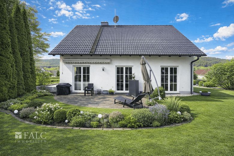Wohnqualität neu definiert - Ihr neues Zuhause mit Gartenidylle – Außenansicht