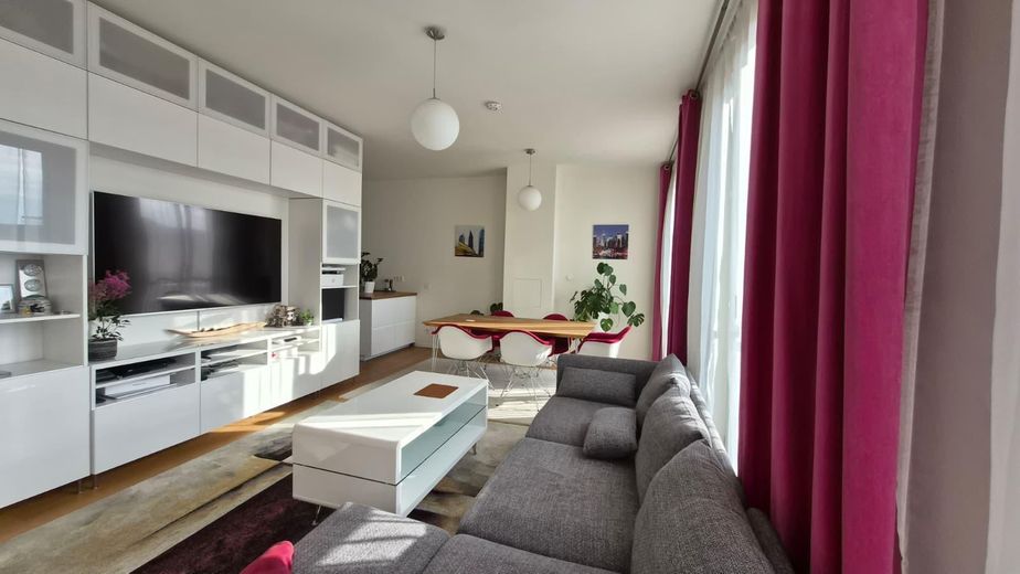 3-Zimmer-Wohnung in zentraler Lage von Tiergarten – Wohnzimmer