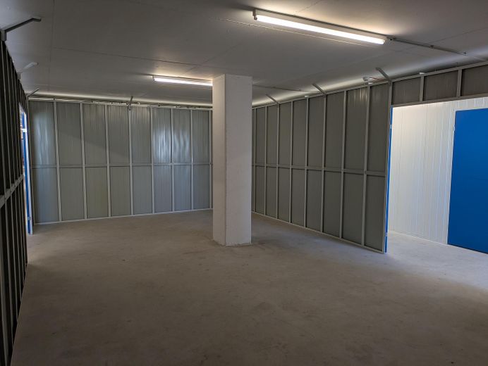 40m² STORAGE SPACE IN A PRIME TRANSPORT LOCATION. COMMISSION-FREE – Photo 3
