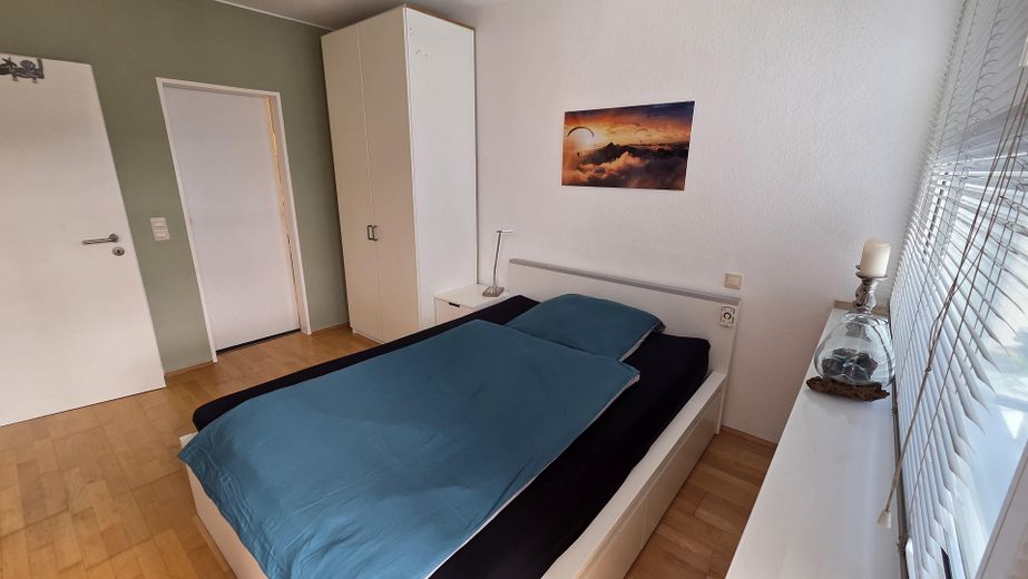 Vivienda moderna en Unterbilk: elegante apartamento con plaza de garaje subterráneo. – Schlafzimmer mit Platz für ein