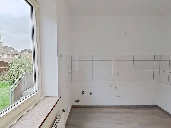 BALKONLU ve bol ışık alan, konforlu 3 odalı daire – Ansicht II: Küche