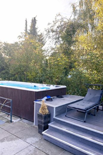 Hochwertig sanierte Doppelhaushälfte mit Hydropool & Wintergarten – ruhige, grüne Lage am Hochfeld – Hydropool