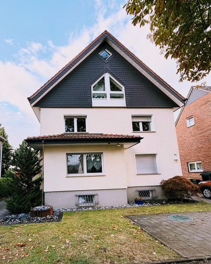 Drei freie Wohnungen, großer Garten – Mehrgenerationenwohnen in Werne – Hausansicht – Jahnstraße 14