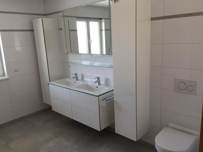 Ankastre mutfaklı ve balkonlu 3 odalı daire – Bad