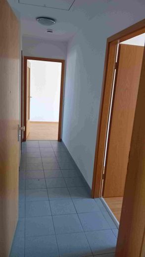 Bellissimo appartamento di 2 locali più studio e posto auto sotterraneo a ER-Tennenlohe – Flur