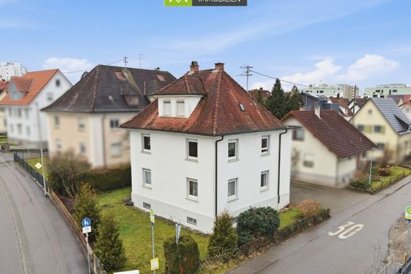 Affascinante casa bifamiliare con potenziale di sviluppo in posizione centrale a Tettnang