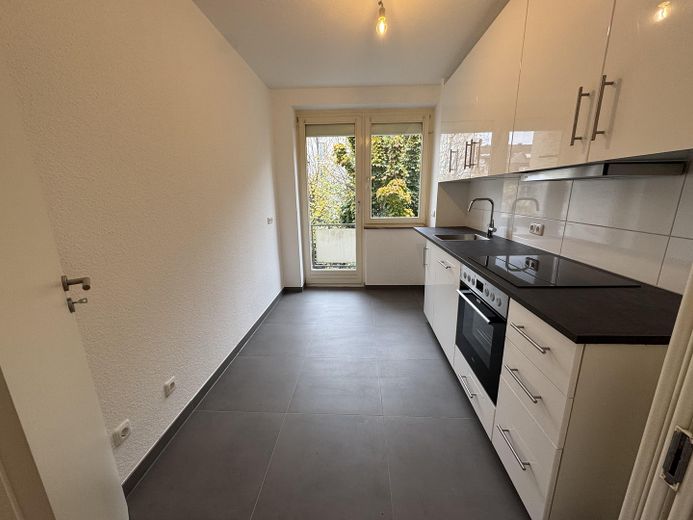 Encantador y amplio apartamento de 2 habitaciones con balcón en una ubicación privilegiada en Berger Straße. – Foto 20