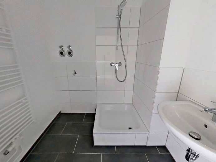 Entspannt ins Jahresende -Kaltmietfrei in den Herbst starten: Helle 4-Zimmer-Wohnung mit BALKON – Bad