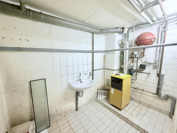 Yenilikler için sağlam bir temel - Modernize edilecek ebeveyn evi – Heizungsraum