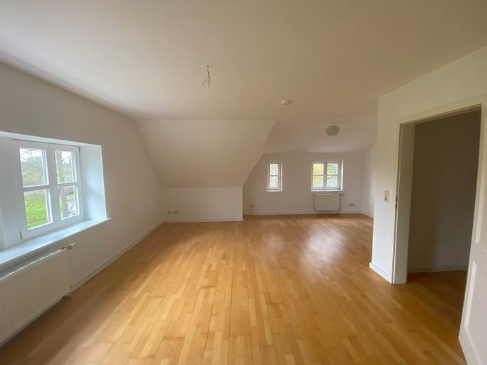 Geräumige Haushälfte auf dem Land – Schlafzimmer 2 (oben)