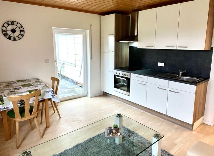 Wohnzimmer mit Wohnküche