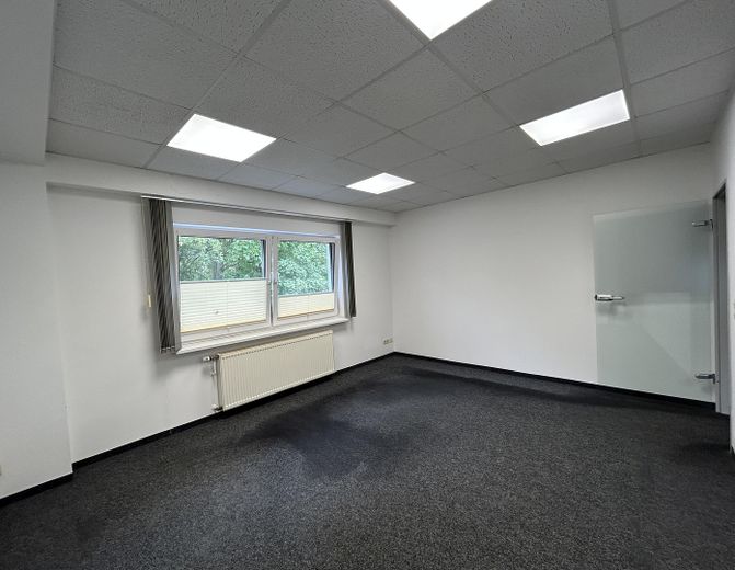 Superfici ufficio flessibili con capannone di stoccaggio e aree sociali a Gelsenkirchen-Erle – Büro 1.OG Links - Raum 2