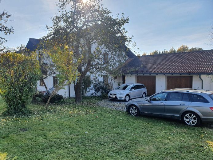 2-gezinswoning incl. 1700 m² grond in Engelsberg – Außenansicht Nord-Ost
