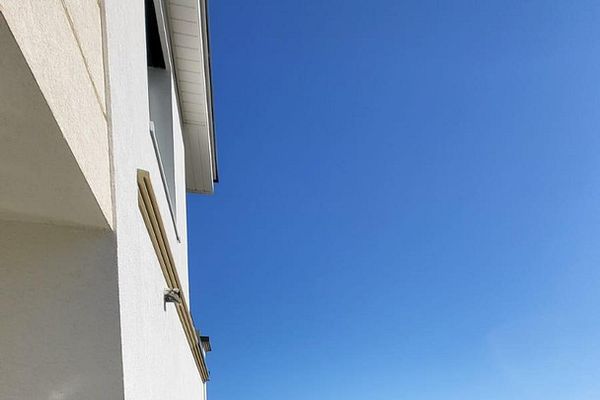 Lichtrijk 4-kamerappartement met groot balkon in de villawijk