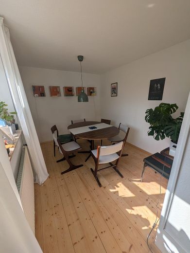 Altstadt-Charme trifft Freiraum: 89 m² mit großer Terrasse und Garagenstellplatz in Herrenberg – Esszimmer