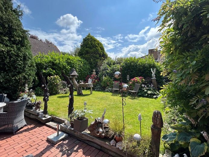 Exquisites, saniertes Bauernhaus mit Einliegerwohnung und Doppelcarport - Eine besondere Immobilie – Garten Hauptwohnung