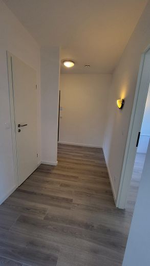 Zemin kat-yeni yenilenmiş-ayrı giriş-balkon-kapalı otopark-özel şahıstan – Flur 1