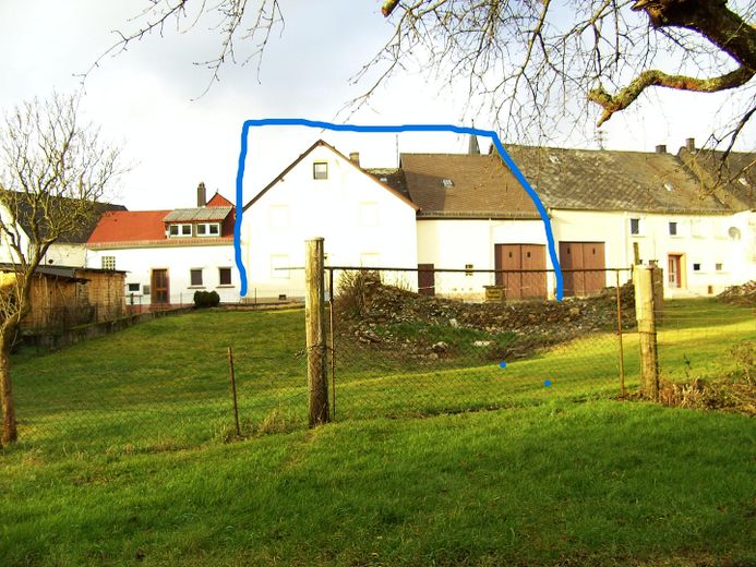 Gut erhaltenes Bauernhaus sucht neue Liebe – Frontansicht Haus von BG aus