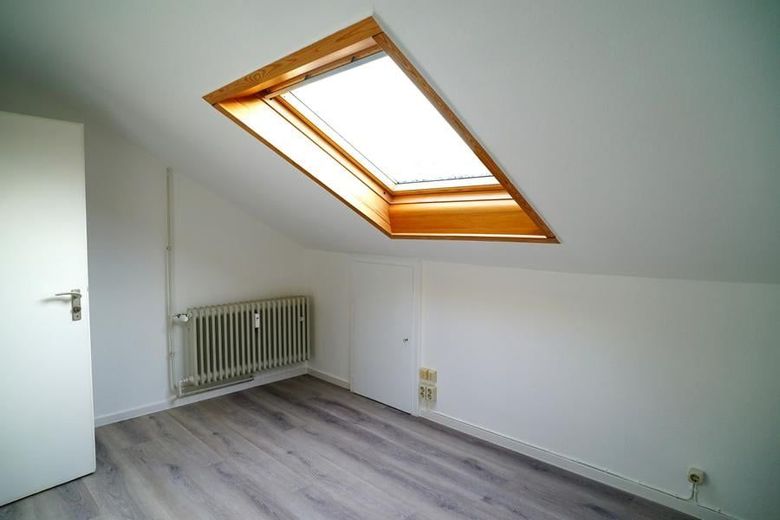 Erstbezug nach Sanierung: Modernes Wohnglück am Sonnenberg mit Weitblick &amp; Home-Office. – zusätzl. Zimmer im DG 2