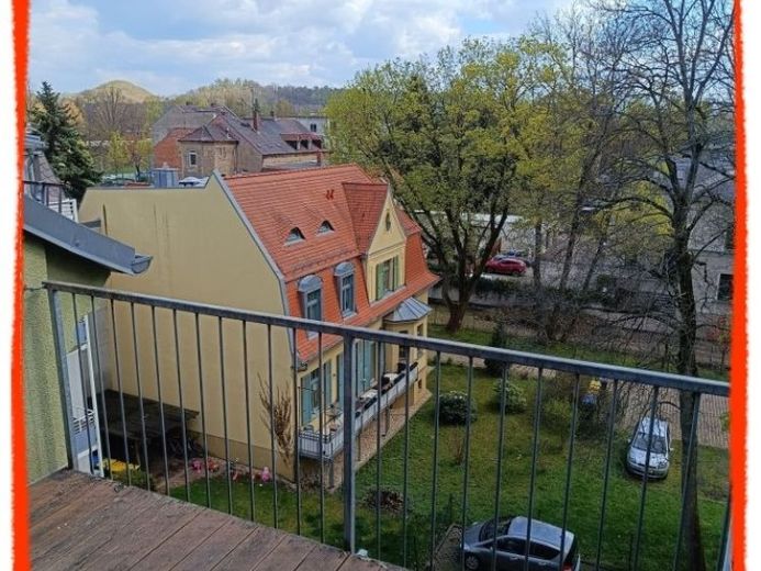 3-Zimmer-Dachgeschoss Wohnung mit BALKON, PKW-Stellplatz und offener Küche im Wohnzimmer zu vermieten! – Foto 1