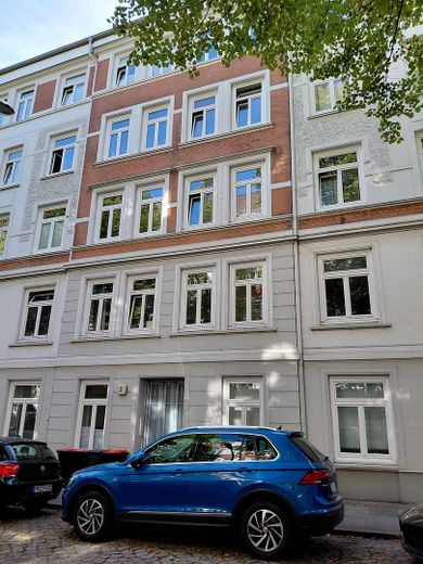 Sans commission pour l’acheteur ! Charmant appartement calme de 2 pièces au cœur de Winterhude – Straßenansicht