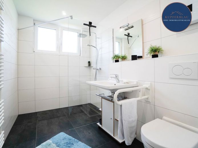 Sanierter Bungalow mit traumhaftem Garten in ruhiger Lage in Rheinbach-Stadt – Badezimmer